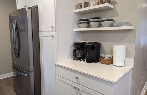 Mount Auburn Casa | Bright and Spacious 5 BR Home Close to downtown. Pet-Friendly!