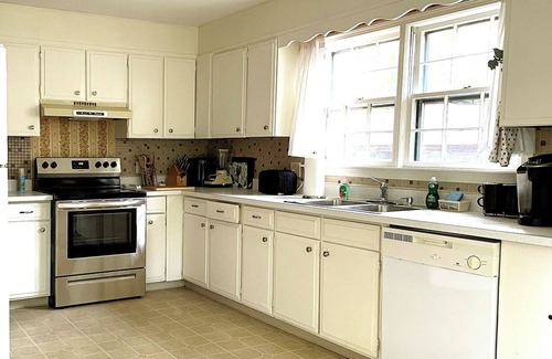 Harwich Casa | Bright and Stylish house with new central A/C, appliances and EV charger