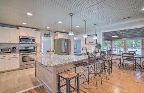 Murrells Inlet Casa | Bright and Sunny Home about 14 Mi to Myrtle Beach!