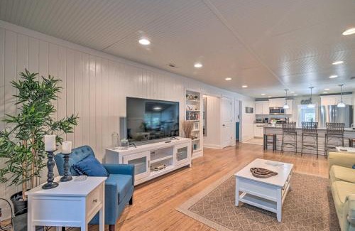 Murrells Inlet Casa | Bright and Sunny Home about 14 Mi to Myrtle Beach!