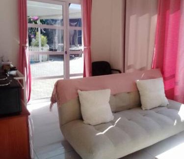 Durban North Apartamento | Bright and Sunny Studio Cottage