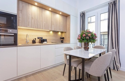 San Vicente Apartamento | Bright apartment in Sevilla. Teodosio II