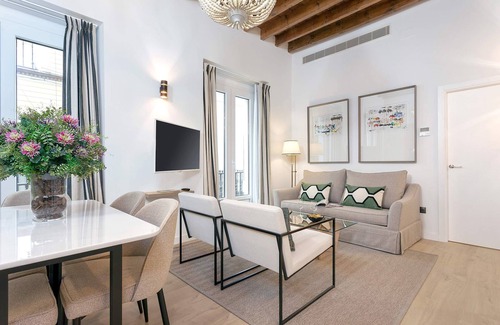 San Vicente Apartamento | Bright apartment in Sevilla. Teodosio II