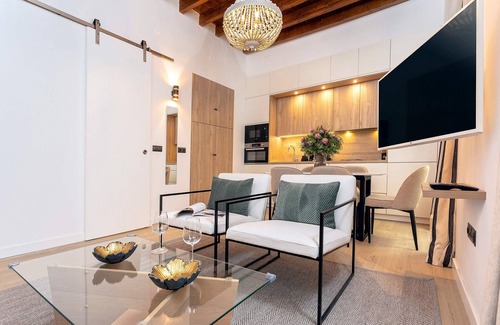 San Vicente Apartamento | Bright apartment in Sevilla. Teodosio II