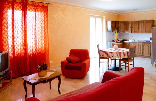 Sora Casa | BRIGHT APARTMENT IN VILLA WITH Garden and Private Parking