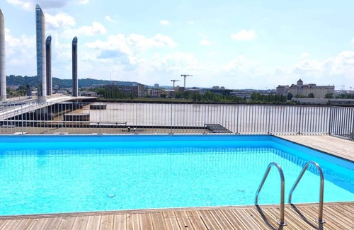 Bassins a Flot Apartamento | Bright apartment with pool in Bordeaux