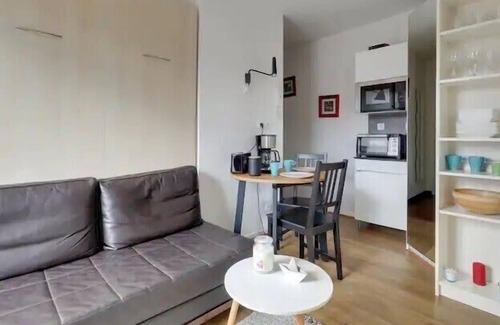 Waldeck-Sully Apartamento | Bright accommodation with large terrace