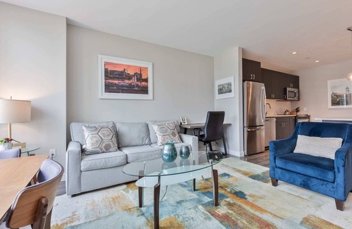 Seaport District Apartamento | Bright Apt Downtown with Gym