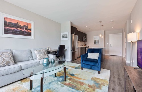 Seaport District Apartamento | Bright Apt Downtown with Gym