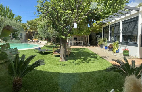 Saint-Barnabe Villa | Bright architect villa on one level