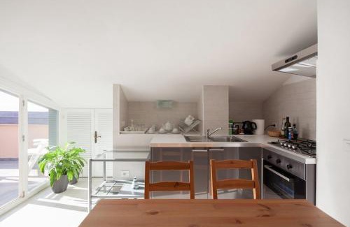 Cinque Terre Apartamento | Bright Attic in Monterosso with Sea View Terrace