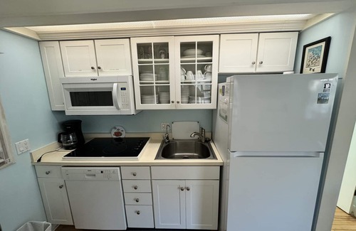 Night Heron Casa | Bright, Beachy Cottage in Sea Pines – Private, Freestanding Home with Porch