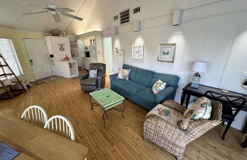 Night Heron Casa | Bright, Beachy Cottage in Sea Pines – Private, Freestanding Home with Porch