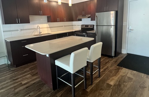 Southwest Calgary Casa | The place at Elata, business and couples