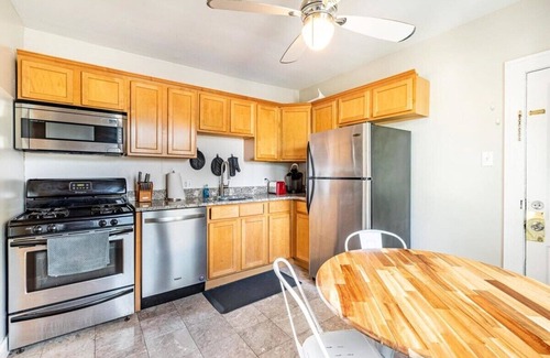 Ferndale Apartamento | Bright, Beautiful 2BR Top-Floor Duplex Bungalow!