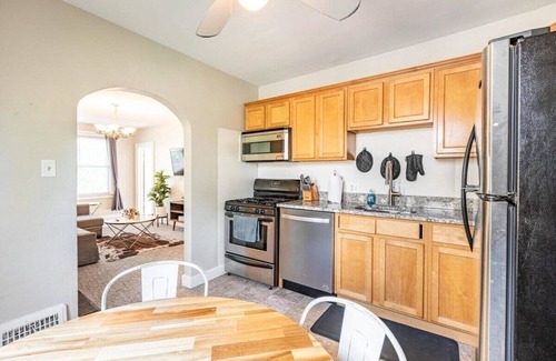 Ferndale Apartamento | Bright, Beautiful 2BR Top-Floor Duplex Bungalow!