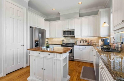 Midtown Casa | ⭐️ Bright & Beautiful 3bd/3.5ba Townhouse in Midtown ⭐️ Centrally located