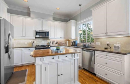 Midtown Casa | ⭐️ Bright & Beautiful 3bd/3.5ba Townhouse in Midtown ⭐️ Centrally located