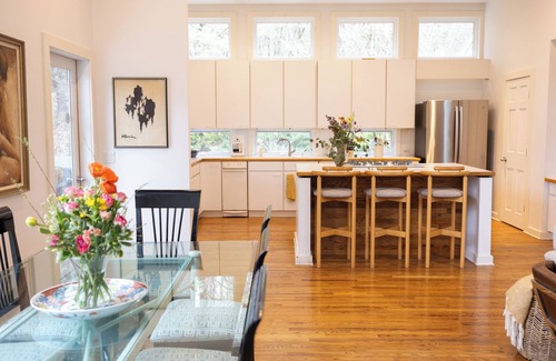 Lenox Casa | Bright & beautiful lakefront retreat. 5 minute walk to Tanglewood!