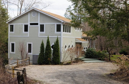 Lenox Casa | Bright & beautiful lakefront retreat. 5 minute walk to Tanglewood!