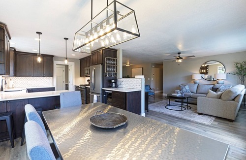 Miller Creek Apartamento | Bright, beautifully updated private unit in the Linda VIsta neighborhood - Mountain Views!