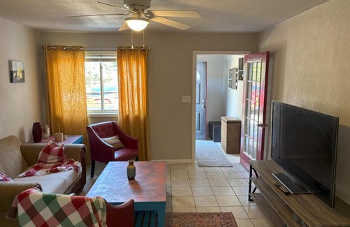 Gulf Breeze Apartamento | Bright & Breezy Cottage