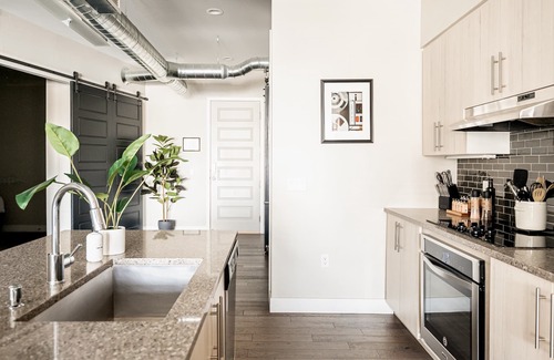 River North Art District Condominio | Bright & Breezy | RiNo Art Lofts