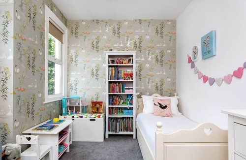 Earlsfield Casa | Bright by Wimbledon Park
