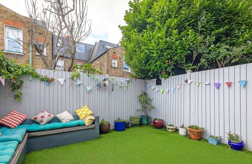 Earlsfield Casa | Bright by Wimbledon Park