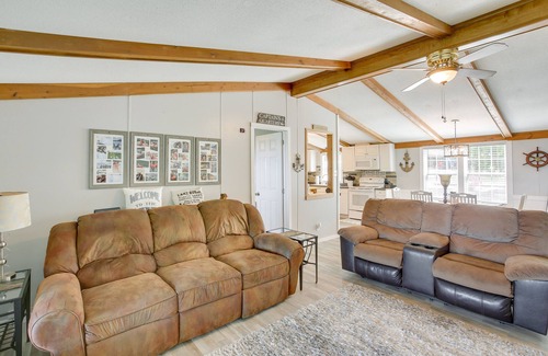 Byrdstown Casa | Bright Byrdstown Home w/ Views of Dale Hollow Lake