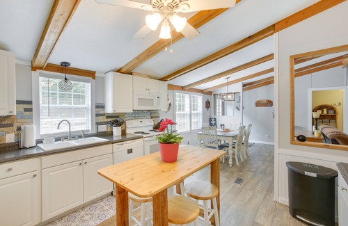 Byrdstown Casa | Bright Byrdstown Home w/ Views of Dale Hollow Lake