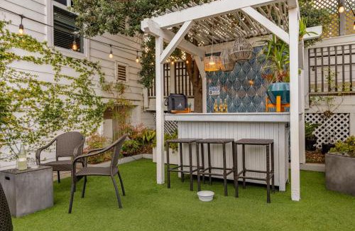 Cayucos Casa | Bright Cayucos Bungalow Steps to Beach Pier 3BR w Shared Firepit Lounge
