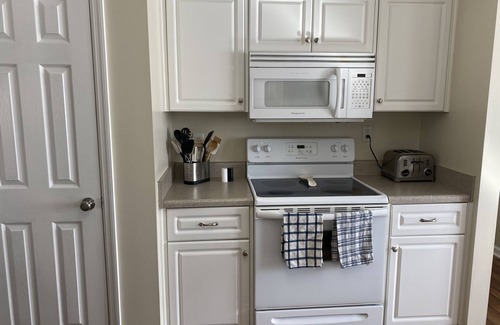 Aiken Casa | Bright centrally located 3 bed/2 bath with fenced private yard