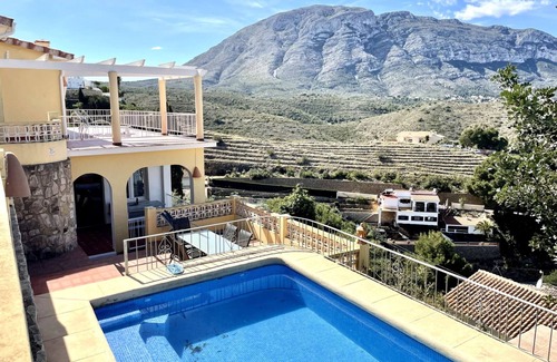 Denia Villa | Chalet luminoso en Denia con piscina privada, Wi-Fi y parking