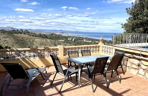 Denia Villa | Chalet luminoso en Denia con piscina privada, Wi-Fi y parking