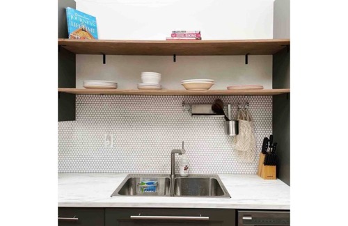 Northwest Berkeley Cabaña | Bright & Charming Cottage in Cool Gilman District. Walk to Whole Foods & Resto!