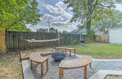 Cooper-Young Historic District Casa | Bright & Charming Cottage with Fire Pit and Porch Swing - Close to Beale Street, BBQ, Graceland, and The Liberty Bowl