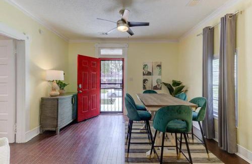Cooper-Young Historic District Casa | Bright & Charming Cottage with Fire Pit and Porch Swing - Close to Beale Street, BBQ, Graceland, and The Liberty Bowl