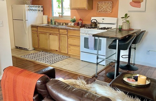 Arcata Cabaña | Bright & Cheerful Northtown Arcata Guest Cottage
