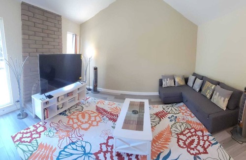 Estates Casa | Bright & Cheery Cottage waiting for you!