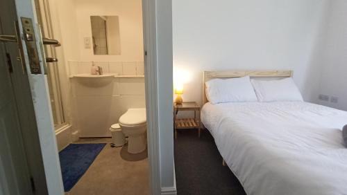 Southwark Casa | Bright, chilled ensuite DB room in a shared flat!