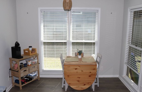 Macon Casa | Bright Clean Master Suite w/ Garden Tub