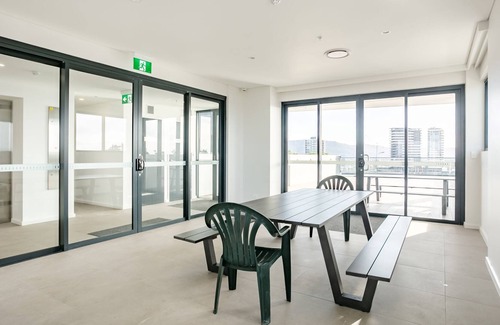 Wollongong CBD Apartamento | Bright, Coastal 2BR Wollongong Gem