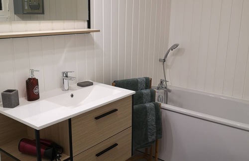 Cany-Barville Apartamento | Bright, comfortable family duplex