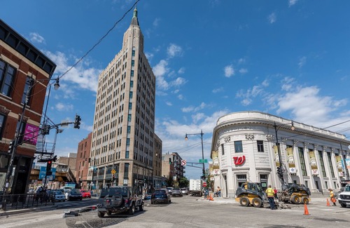 Wicker Park Condominio | Bright, Comfortable Condo with Amazing Rooftop Deck! Perfect Location by RedAwning