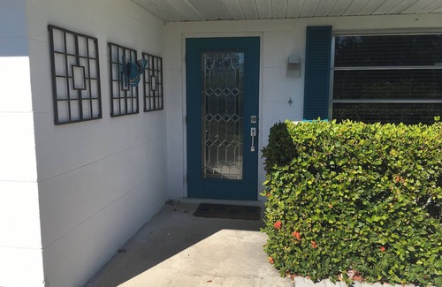 Venice Gardens Casa | Bright/Comfortable/ Fully Equipped Home in Convenient Location Near Beaches