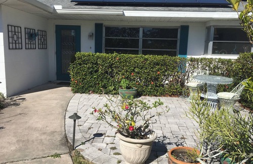 Venice Gardens Casa | Bright/Comfortable/ Fully Equipped Home in Convenient Location Near Beaches