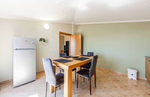 Durres Apartamento | Bright & Comfy – 2BR Apartment by the Adriatic