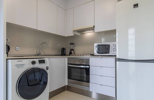 Falca Apartamento | Bright & Comfy Flat in Lisbon by LovelyStay