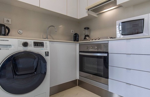 Falca Apartamento | Bright & Comfy Flat in Lisbon by LovelyStay